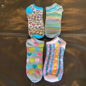 4 pairs of women’s low cut socks multicolored